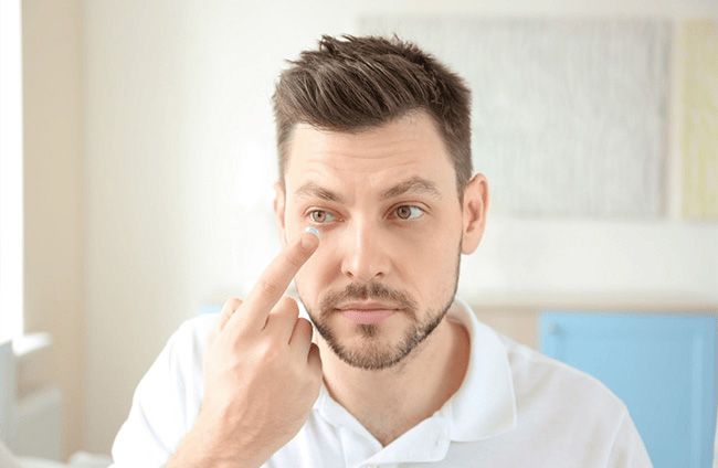 Bearded-man putting on his contact lens at FVO